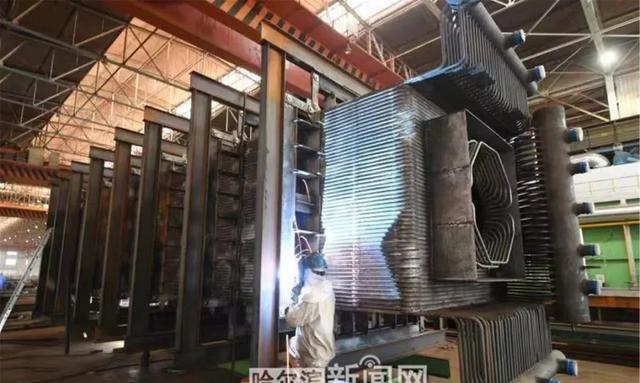 冰城制造丨哈電鍋爐二氧化碳循環(huán)發(fā)電鍋爐最后一個模塊氣冷壁模